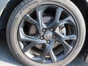 純正１８インチアルミを装備して、見た目も良好です。クルマはやっぱり外見も大切にしたいですよね。純正アルミは高い完成度で、クルマにマッチします。