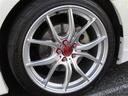 １８インチアルミホイールで個性的に仕上がっています。タイヤとアルミをセットで購入すると高額になりますので社外アルミの付いたクルマはオススメです！