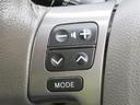 運転中、オーディオの操作をしてて、ハッとしたことはありませんか?ステアリングスイッチは、運転中でもハンドルでオーディオの操作が可能です。安全なドライブをサポートします。
