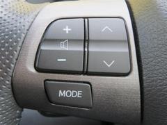 運転中、オーディオの操作をしてて、ハッとしたことはありませんか？ステアリングスイッチは、運転中でもハンドルでオーディオの操作が可能です。安全なドライブをサポートします。 6