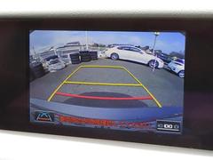 車庫入れもお任せのバックカメラが付いて、後方確認もラクラク♪安全に車庫入れも可能です。便利な機能ですが、バックカメラを過信せず、目視もお忘れなく。 5