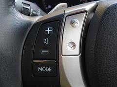運転中、オーディオの操作をしてて、ハッとしたことはありませんか？ステアリングスイッチは、運転中でもハンドルでオーディオの操作が可能です。安全なドライブをサポートします。 5
