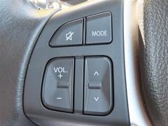運転中、オーディオの操作をしてて、ハッとしたことはありませんか？ステアリングスイッチは、運転中でもハンドルでオーディオの操作が可能です。安全なドライブをサポートします。 4