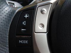 運転中、オーディオの操作をしてて、ハッとしたことはありませんか？ステアリングスイッチは、運転中でもハンドルでオーディオの操作が可能です。安全なドライブをサポートします。 5