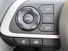運転中、オーディオの操作をしてて、ハッとしたことはありませんか？ステアリングスイッチは、運転中でもハンドルでオーディオの操作が可能です。安全なドライブをサポートします。 6