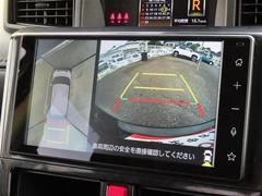 バックカメラの他に上から見下ろしたような画像が見れるアラウンド（全方位）モニター。前後左右を把握できます！ 6