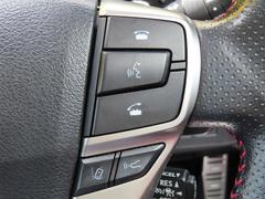 ブルートゥースに接続すれば、運転中に電話がかかってきてしまった場合もハンドルから電話を取ることができます♪とても便利な機能です。 6