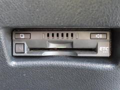 ＥＴＣはビルトインタイプになります。クルマ本体のパネルに埋め込むような形になりますので、スッキリとした室内になりますね！ 7