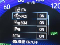 ���ͷڸ������ƥ�Ρ֥����եƥ����󥹡���ܡ�������ž�Υ��ݡ��Ȥ򤷤Ƥ���ޤ��� 3