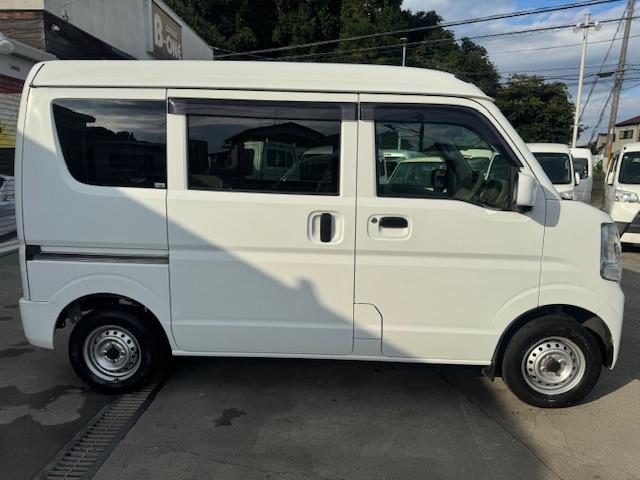 NV100クリッパーバン DX GLセーフティパッケージ 4速AT・Pソナー・パワーウィンドウ・電格ミラー・キーレス・AUTOライト・ナビ・バックカメラ・プライバシーガラス・オーバーヘッドシェルフ・ワンオーナー・記録簿(6枚目)