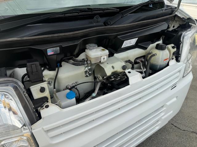 NV100クリッパーバン DX GLセーフティパッケージ 4速AT・Pソナー・パワーウィンドウ・電格ミラー・キーレス・AUTOライト・ナビ・バックカメラ・プライバシーガラス・オーバーヘッドシェルフ・ワンオーナー・記録簿(16枚目)