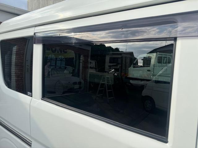 NV100クリッパーバン DX GLセーフティパッケージ 4速AT・Pソナー・パワーウィンドウ・電格ミラー・キーレス・AUTOライト・ナビ・バックカメラ・プライバシーガラス・オーバーヘッドシェルフ・ワンオーナー・記録簿(17枚目)