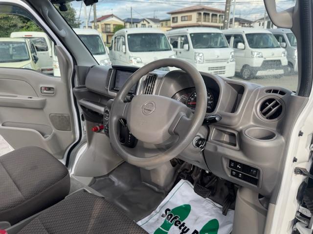 NV100クリッパーバン DX GLセーフティパッケージ 4速AT・Pソナー・パワーウィンドウ・電格ミラー・キーレス・AUTOライト・ナビ・バックカメラ・プライバシーガラス・オーバーヘッドシェルフ・ワンオーナー・記録簿(22枚目)