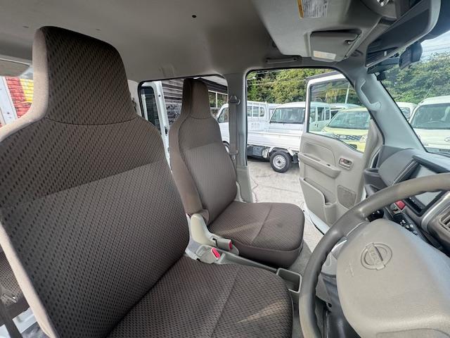 NV100クリッパーバン DX GLセーフティパッケージ 4速AT・Pソナー・パワーウィンドウ・電格ミラー・キーレス・AUTOライト・ナビ・バックカメラ・プライバシーガラス・オーバーヘッドシェルフ・ワンオーナー・記録簿(23枚目)