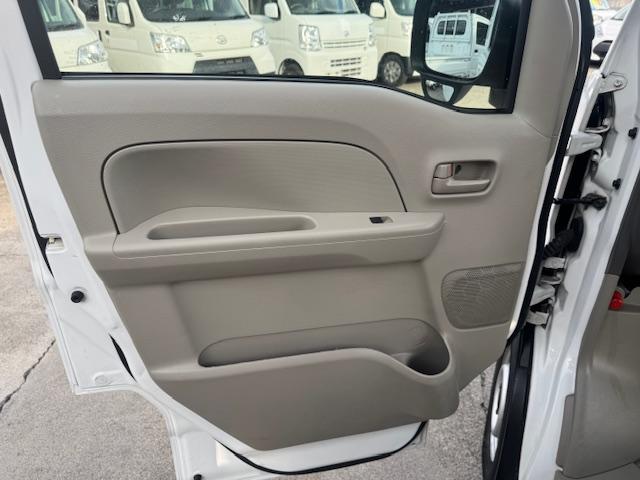 NV100クリッパーバン DX GLセーフティパッケージ 4速AT・Pソナー・パワーウィンドウ・電格ミラー・キーレス・AUTOライト・ナビ・バックカメラ・プライバシーガラス・オーバーヘッドシェルフ・ワンオーナー・記録簿(24枚目)