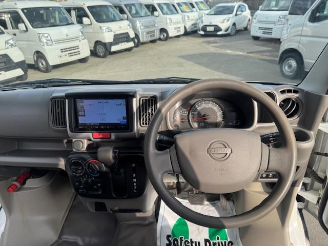 NV100クリッパーバン DX GLセーフティパッケージ 4速AT・Pソナー・パワーウィンドウ・電格ミラー・キーレス・AUTOライト・ナビ・バックカメラ・プライバシーガラス・オーバーヘッドシェルフ・ワンオーナー・記録簿(26枚目)