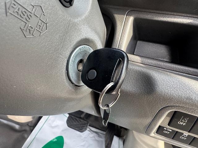 NV100クリッパーバン DX GLセーフティパッケージ 4速AT・Pソナー・パワーウィンドウ・電格ミラー・キーレス・AUTOライト・ナビ・バックカメラ・プライバシーガラス・オーバーヘッドシェルフ・ワンオーナー・記録簿(33枚目)