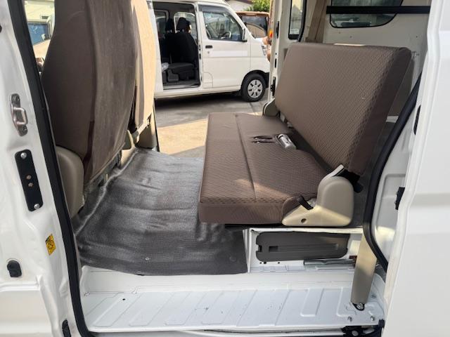 NV100クリッパーバン DX GLセーフティパッケージ 4速AT・Pソナー・パワーウィンドウ・電格ミラー・キーレス・AUTOライト・ナビ・バックカメラ・プライバシーガラス・オーバーヘッドシェルフ・ワンオーナー・記録簿(35枚目)