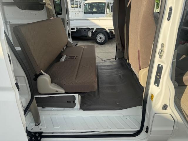 NV100クリッパーバン DX GLセーフティパッケージ 4速AT・Pソナー・パワーウィンドウ・電格ミラー・キーレス・AUTOライト・ナビ・バックカメラ・プライバシーガラス・オーバーヘッドシェルフ・ワンオーナー・記録簿(37枚目)