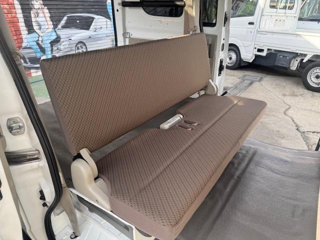 NV100クリッパーバン DX GLセーフティパッケージ 4速AT・Pソナー・パワーウィンドウ・電格ミラー・キーレス・AUTOライト・ナビ・バックカメラ・プライバシーガラス・オーバーヘッドシェルフ・ワンオーナー・記録簿(38枚目)