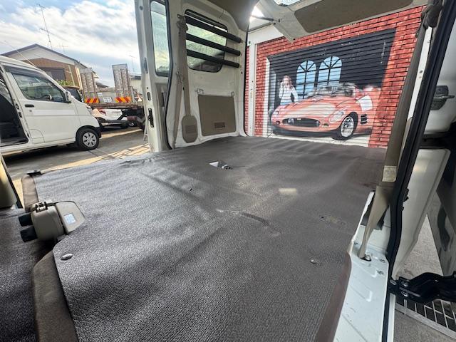 NV100クリッパーバン DX GLセーフティパッケージ 4速AT・Pソナー・パワーウィンドウ・電格ミラー・キーレス・AUTOライト・ナビ・バックカメラ・プライバシーガラス・オーバーヘッドシェルフ・ワンオーナー・記録簿(39枚目)