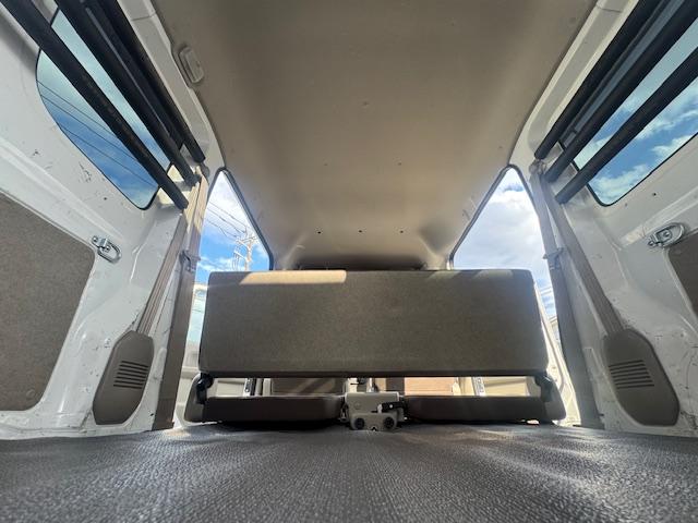NV100クリッパーバン DX GLセーフティパッケージ 4速AT・Pソナー・パワーウィンドウ・電格ミラー・キーレス・AUTOライト・ナビ・バックカメラ・プライバシーガラス・オーバーヘッドシェルフ・ワンオーナー・記録簿(42枚目)