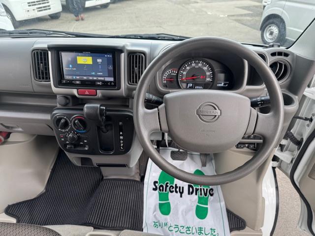 ＮＶ１００クリッパーバン ＤＸ　ＧＬセーフティパッケージ　４速ＡＴ・Ｐソナー・電格ミラー・パワーウィンドウ・ＡＵＴＯライト・ナビ・バックカメラ・ＥＴＣ・キーレス・プライバシーガラス・オーバーヘッドシェルフ・ワンオーナー・記録簿（27枚目）
