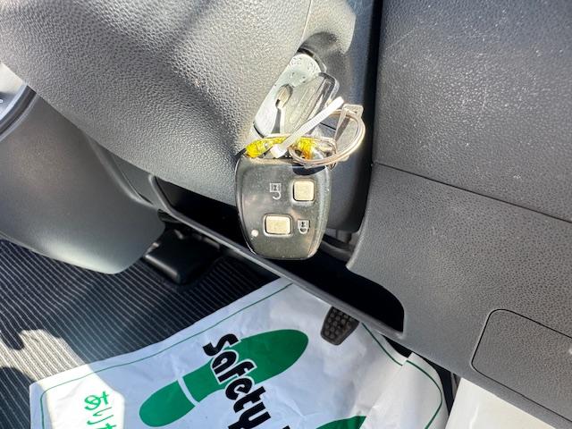 ハイゼットカーゴ DX パワーウィンドウ・キーレス・ナビ・Bカメ・ETC・オーバーヘッドシェルフ・ワンオーナー・記録簿(30枚目)