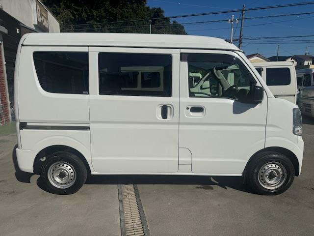 ＮＶ１００クリッパーバン ＤＸ　セーフティパッケージ　Ｐソナー・２ｎｄ発進・ＡＵＴＯライト・バックカメラ・キーレス・プライバシーガラス・オーバーヘッドシェルフ・ワンオーナー・記録簿（6枚目）