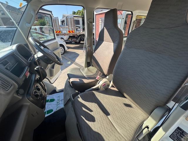 ＮＶ１００クリッパーバン ＤＸ　セーフティパッケージ　Ｐソナー・２ｎｄ発進・ＡＵＴＯライト・バックカメラ・キーレス・プライバシーガラス・オーバーヘッドシェルフ・ワンオーナー・記録簿（24枚目）