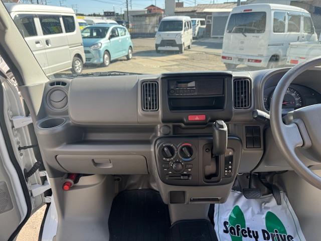 ＮＶ１００クリッパーバン ＤＸ　セーフティパッケージ　Ｐソナー・２ｎｄ発進・ＡＵＴＯライト・バックカメラ・キーレス・プライバシーガラス・オーバーヘッドシェルフ・ワンオーナー・記録簿（26枚目）