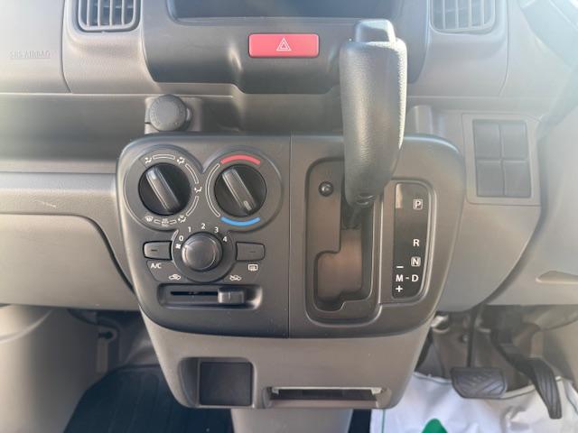 ＮＶ１００クリッパーバン ＤＸ　セーフティパッケージ　Ｐソナー・２ｎｄ発進・ＡＵＴＯライト・バックカメラ・キーレス・プライバシーガラス・オーバーヘッドシェルフ・ワンオーナー・記録簿（29枚目）