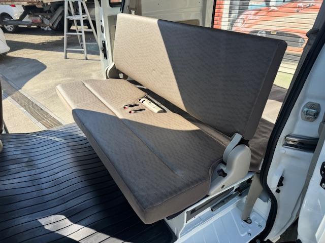 ＮＶ１００クリッパーバン ＤＸ　セーフティパッケージ　Ｐソナー・２ｎｄ発進・ＡＵＴＯライト・バックカメラ・キーレス・プライバシーガラス・オーバーヘッドシェルフ・ワンオーナー・記録簿（34枚目）