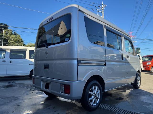 ＮＶ１００クリッパーバン ＤＸ　ＧＬパッケージ　４速ＡＴ・パワーウィンドウ・キーレス・プライバシーガラス・オーバーヘッドシェルフ・ワンオーナー・記録簿（8枚目）