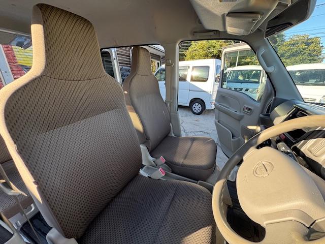 ＮＶ１００クリッパーバン ＤＸ　ＧＬパッケージ　４速ＡＴ・パワーウィンドウ・キーレス・プライバシーガラス・オーバーヘッドシェルフ・ワンオーナー・記録簿（17枚目）