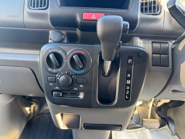 ＮＶ１００クリッパーバン ＤＸ　ＧＬパッケージ　４速ＡＴ・パワーウィンドウ・キーレス・プライバシーガラス・オーバーヘッドシェルフ・ワンオーナー・記録簿（22枚目）