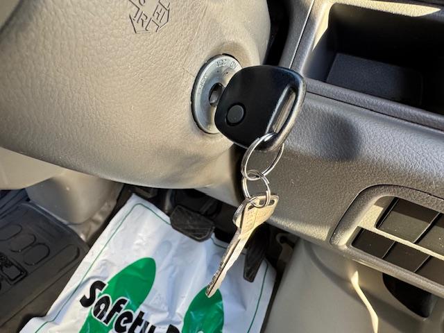 ＮＶ１００クリッパーバン ＤＸ　ＧＬパッケージ　４速ＡＴ・パワーウィンドウ・キーレス・プライバシーガラス・オーバーヘッドシェルフ・ワンオーナー・記録簿（24枚目）