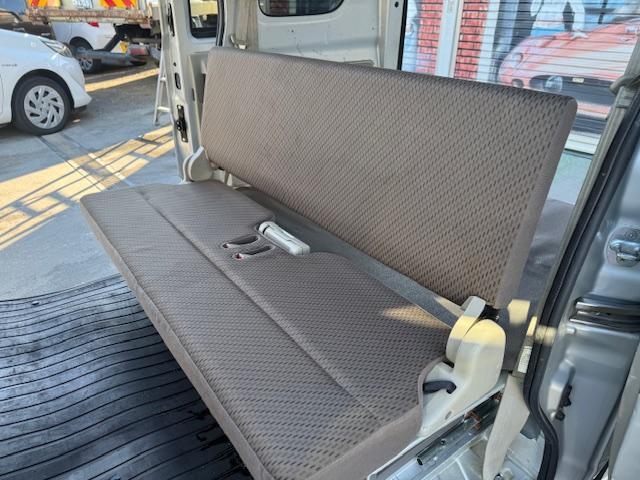 ＮＶ１００クリッパーバン ＤＸ　ＧＬパッケージ　４速ＡＴ・パワーウィンドウ・キーレス・プライバシーガラス・オーバーヘッドシェルフ・ワンオーナー・記録簿（27枚目）