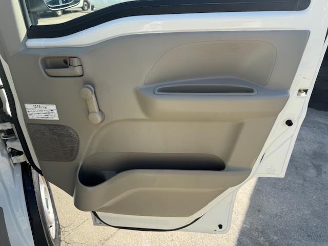 ＮＶ１００クリッパーバン ＤＸ　２ｎｄ発進・キーレス・ＥＴＣ・オーバーヘッドシェルフ・ワンオーナー・記録簿（16枚目）