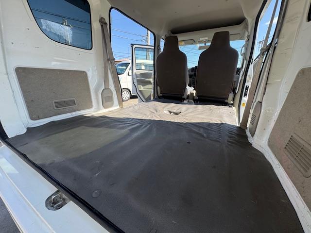 ＮＶ１００クリッパーバン ＤＸ　２ｎｄ発進・キーレス・ＥＴＣ・オーバーヘッドシェルフ・ワンオーナー・記録簿（33枚目）