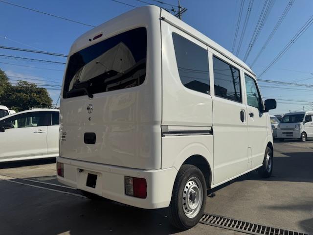 NV100クリッパーバン DX セーフティパッケージ 2nd発進・Pソナー・AUTOライト・ナビ・バックカメラ・ETC・キーレス・オーバーヘッドシェルフ・ワンオーナー・記録簿(8枚目)