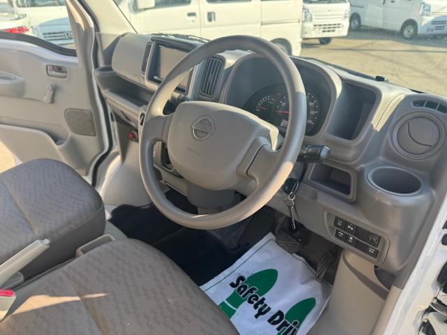 NV100クリッパーバン DX セーフティパッケージ 2nd発進・Pソナー・AUTOライト・ナビ・バックカメラ・ETC・キーレス・オーバーヘッドシェルフ・ワンオーナー・記録簿(19枚目)