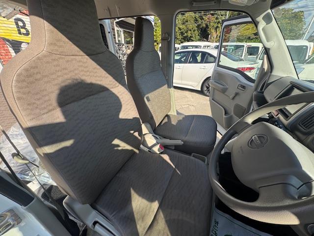 NV100クリッパーバン DX セーフティパッケージ 2nd発進・Pソナー・AUTOライト・ナビ・バックカメラ・ETC・キーレス・オーバーヘッドシェルフ・ワンオーナー・記録簿(20枚目)