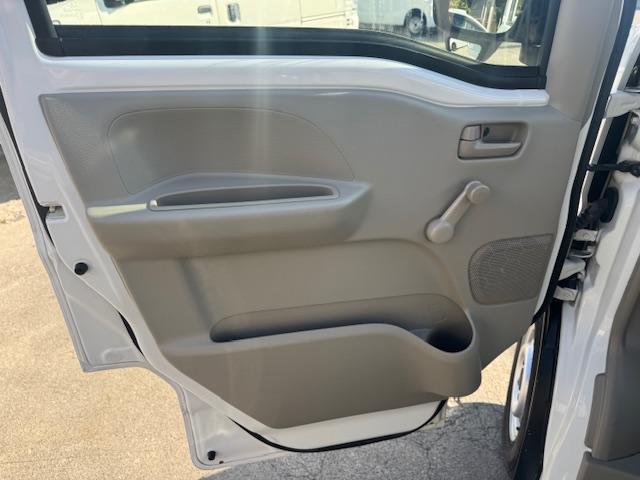 NV100クリッパーバン DX セーフティパッケージ 2nd発進・Pソナー・AUTOライト・ナビ・バックカメラ・ETC・キーレス・オーバーヘッドシェルフ・ワンオーナー・記録簿(21枚目)