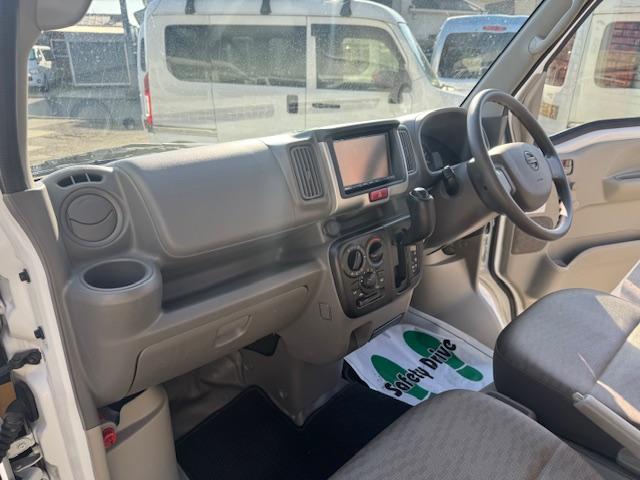 NV100クリッパーバン DX セーフティパッケージ 2nd発進・Pソナー・AUTOライト・ナビ・バックカメラ・ETC・キーレス・オーバーヘッドシェルフ・ワンオーナー・記録簿(22枚目)