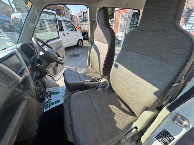 NV100クリッパーバン DX セーフティパッケージ 2nd発進・Pソナー・AUTOライト・ナビ・バックカメラ・ETC・キーレス・オーバーヘッドシェルフ・ワンオーナー・記録簿(23枚目)