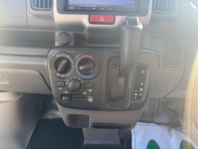 NV100クリッパーバン DX セーフティパッケージ 2nd発進・Pソナー・AUTOライト・ナビ・バックカメラ・ETC・キーレス・オーバーヘッドシェルフ・ワンオーナー・記録簿(28枚目)