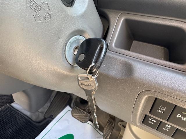 NV100クリッパーバン DX セーフティパッケージ 2nd発進・Pソナー・AUTOライト・ナビ・バックカメラ・ETC・キーレス・オーバーヘッドシェルフ・ワンオーナー・記録簿(33枚目)