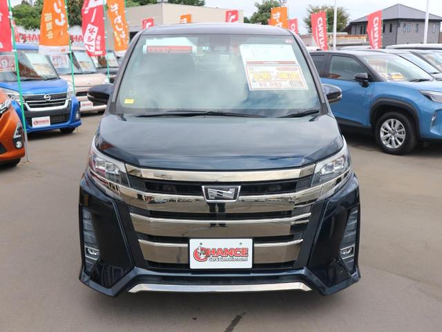 ノア Ｓｉ　純正９インチＳＤナビ　フルセグＴＶ　Ｂｌｕｅｔｏｏｔｈ　ＣＤ　ＤＶＤ　バックカメラ　フリップダウンモニター　ＥＴＣ　両側パワースライドドア　衝突被害軽減ブレーキ　クルーズコントロール　スマートキー（4枚目）