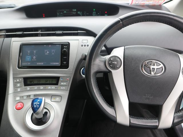プリウス Ｓ　純正ＳＤナビ　フルセグＴＶ　Ｂｌｕｅｔｏｏｔｈ　ＣＤ　ＤＶＤ　バックカメラ　ＥＴＣ　ＨＩＤヘッドライト　フォグ　オートライト　スマートキー　プッシュスタート　オートエアコン（3枚目）
